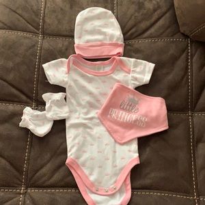 NWOT Baby girl Little princess outfit set size 3-6 month